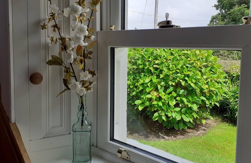 Garrykennedy Cabaña | LACKAROE COTTAGE, family friendly in Garrykennedy, County Tipperary