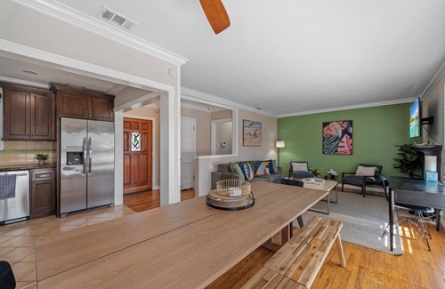 The Plaza Casa | Ladoga's Hideway, Gorgeous Pool, Game Room, Fire Pit, Private Backyard,BBQ Grill