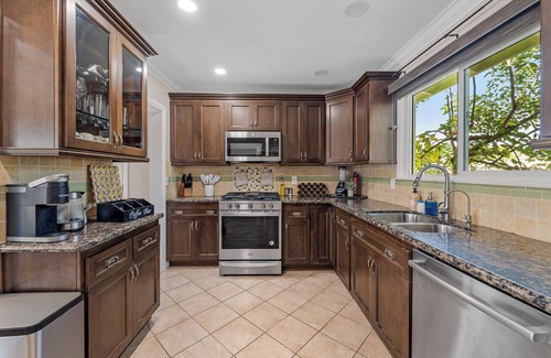 The Plaza Casa | Ladoga's Hideway, Gorgeous Pool, Game Room, Fire Pit, Private Backyard,BBQ Grill