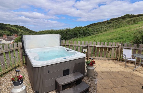 Saltburn-by-the-Sea Cabaña | Lady Bird Retreat