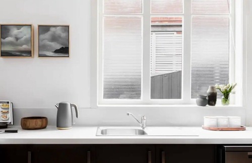 West Hobart Casa | Lady Victoria: Eclectic charm, walk to cafes/shops