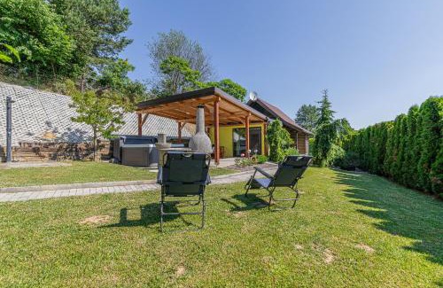 Moravske Toplice Chalet De Esquí | Ladybug House With Whirlpool - Happy Rentals