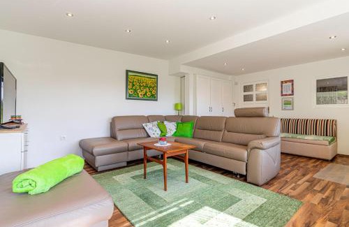 Moravske Toplice Chalet De Esquí | Ladybug House With Whirlpool - Happy Rentals