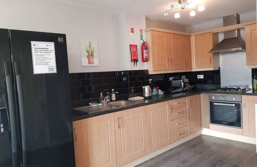 Grimsby Casa | Ladysmith Complex (8 Bedrooms) - Serviced Accomodation