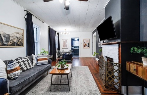 Freetown - Port Rico Casa | Lafayette Hideaway Private Room with Kitchen & Parking