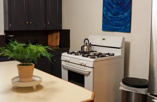 Freetown - Port Rico Casa | Lafayette Hideaway Private Room with Kitchen & Parking