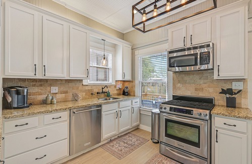 Galveston Casa | Lafittes Lookout-Huge Pool-HotTub-Fire Pit BBQ!