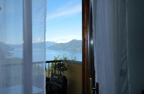 Vignone Apartamento | Lago Maggiore Holiday House with Panoramic Views