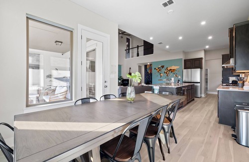 Lago Vista Casa | Lago Retreat: Pickleball + Massage Chair + Poker