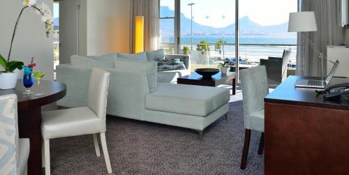 Lagoon Beach Hotel | Lagoon Beach Hotel & Spa