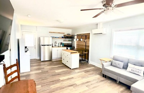 Laguna Beach Casa | Laguna Beach Bungalow|Sleeps4|Patio|Steps to the sand!
