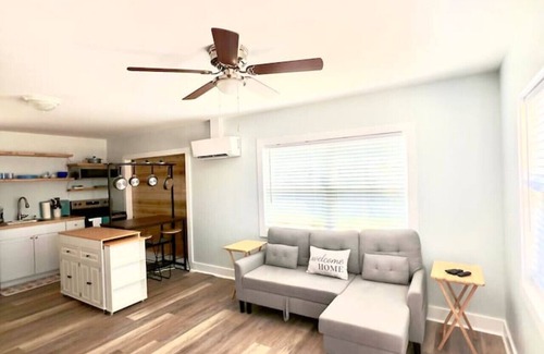Laguna Beach Casa | Laguna Beach Bungalow|Sleeps4|Patio|Steps to the sand!