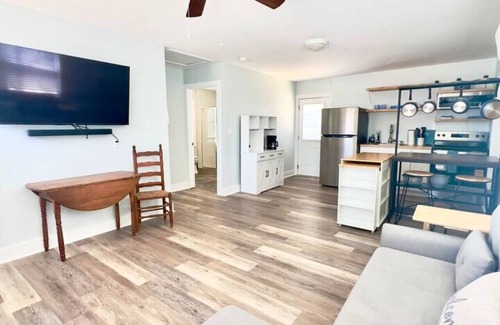 Laguna Beach Casa | Laguna Beach Bungalow|Sleeps4|Patio|Steps to the sand!