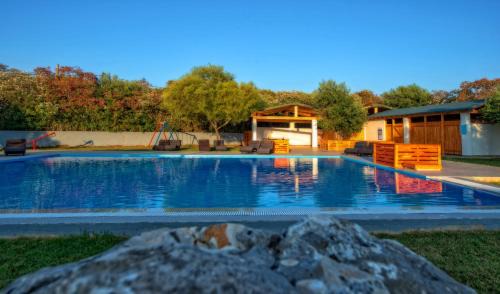 Perithia Hotel | LAGUNA HOLIDAY RESORT