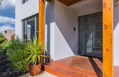 Torquay Casa | Lahinch Mews - Family Bookings Only