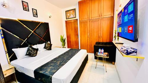 Lahore Casa | Lahore Guest House 4'9