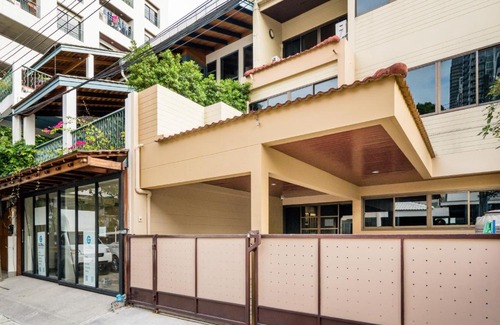 Nana Apartamento | Laid Back Bangkok Living in a Retro Chic Retreat
