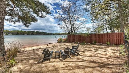 Mount Mourne Casa | Laid Back Lake Life by AvantStay Waterfront View