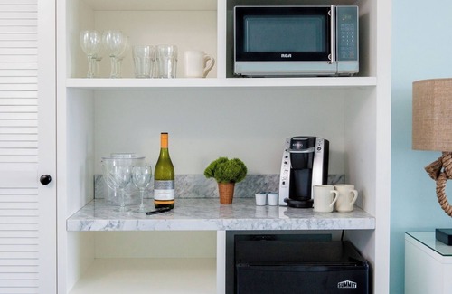 Cape May Hotel | Laid-Back Luxury – Heated Pool, Beach Access & Steps to the Shore