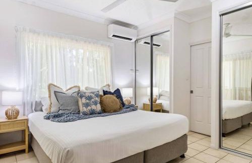 Port Douglas Apartamento | Laidback Resort Living at Central Plaza Poolside