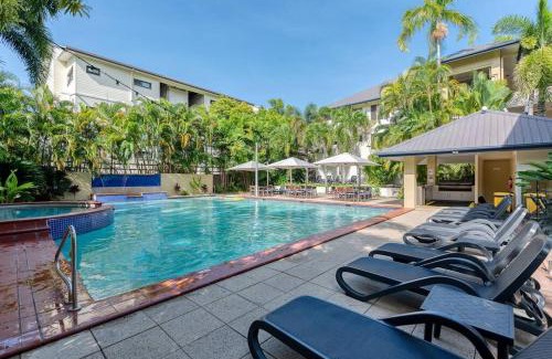 Port Douglas Apartamento | Laidback Resort Living at Central Plaza Poolside