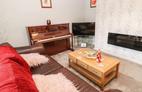 Seaham Casa | LAIRA, family friendly, with a garden in Seaham