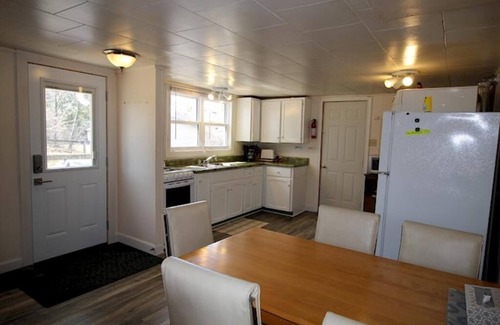 Southampton Cabaña | Laird Hideaways Unit 1 - Centrally located on a quiet laneway in Southampton