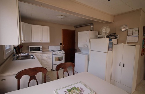 Southampton Cabaña | Laird Hideaways Unit 2 - steps from Southampton's beach & downtown