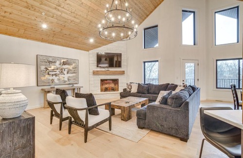 Indian Point Casa | Lake Access and Boat Dock Branson House with Decks!