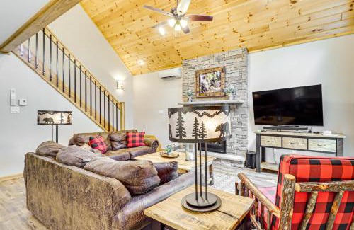 Albrightsville Casa | Lake Access and Hot Tub Forest-View Poconos Cabin