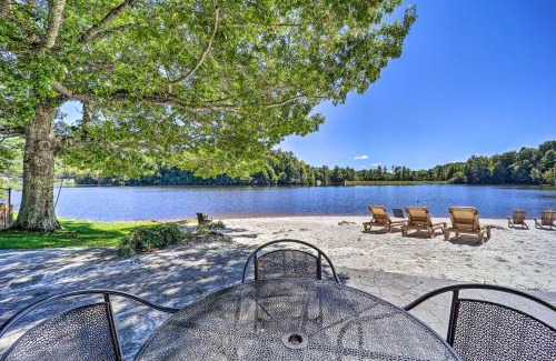 Pineola Casa | Lake and Pool Access Spacious Home in Newland