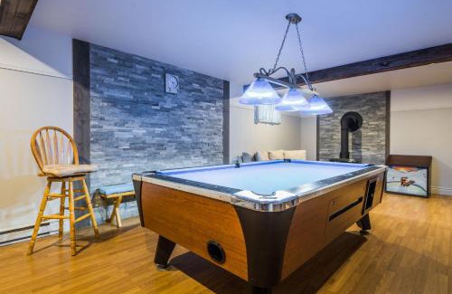 Labelle Chalet De Esquí | Lake and Pool Table - Au Pied du Lac