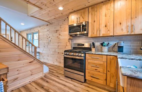 Greentown Casa | Lake Ariel Cabin with Community Pool and Lake Access!