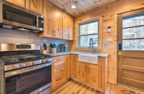 Greentown Casa | Lake Ariel Cabin with Community Pool and Lake Access!