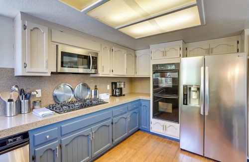 Lake Arrowhead Cabaña | Lake Arrowhead Vacation Home w/ Decks & Grill!