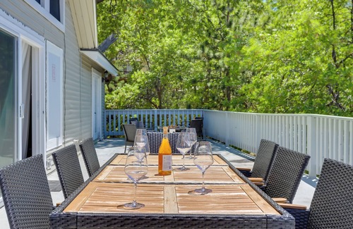 Lake Arrowhead Cabaña | Lake Arrowhead Vacation Home w/ Decks & Grill!