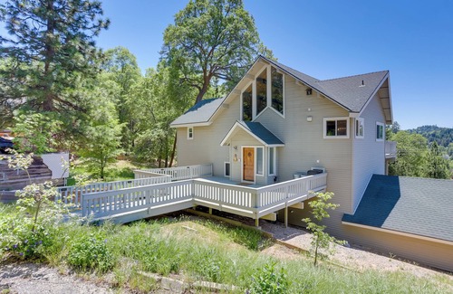Lake Arrowhead Cabaña | Lake Arrowhead Vacation Home w/ Decks & Grill!