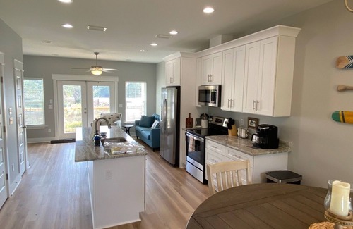 Carrabelle Casa | LAKE, BEACH, MARINA, FISHING, NATURE HIKING, THIS HOME HAS IT ALL!