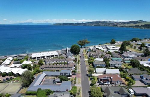 Taupo Hotel | Lake Breeze Motel
