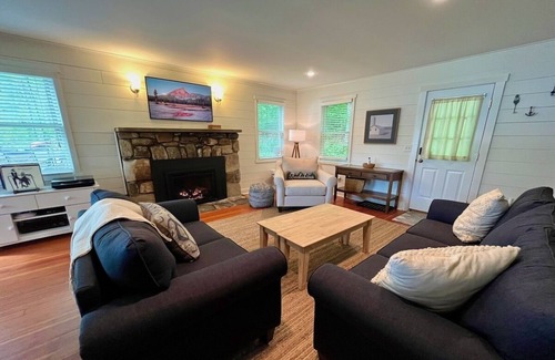 Ashley Falls Casa | Lake Buel Waterfront: with Sparkling Views, Fire Pit and Kayaks!