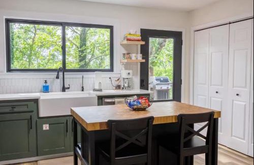 Jones Mills Casa | Lake Catherine Home w Fire Pit, Dock Swim Dock!