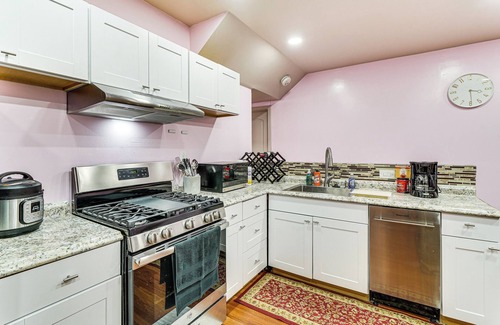 Castro Valley Apartamento | Lake Chabot Getaway ~ 3 Mi to Water!
