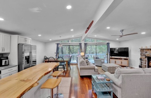 Locust Lake Village Cabina | Lake Chalet near the Beech