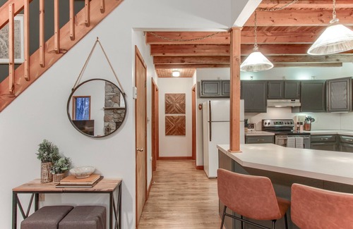 Thornhurst Chalet De Esquí | Lake Chalet w/Hot Tub, Pool Table & Fire Pit