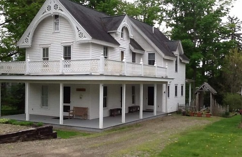Dewittville Casa | Lago Chautauqua Victorian