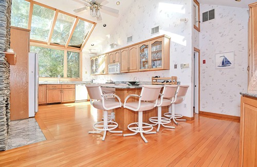 Framingham Casa | Lake Cochituate Waterfront Home