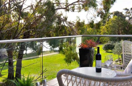 Daylesford Casa | Lake Como Villa - Lake Daylesford on your doorstep