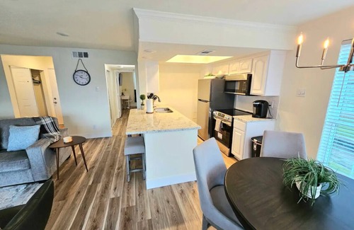 Garland Condominio | Lake condo , Cozy and modern 1 bedroom 1 bath.