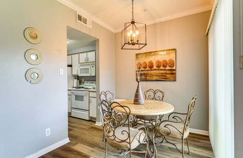 Walden on Lake Conroe Condominio | Lake Conroe Condo w/ Pool Access + Balcony!