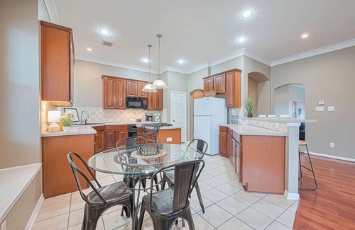 Conroe Casa | Peaceful Exec Home w Office Near Everything